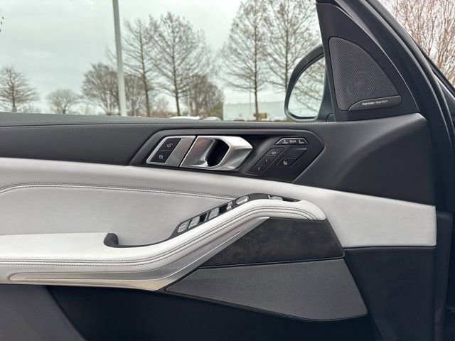 Certified 2024 BMW X7 xDrive40i image 23