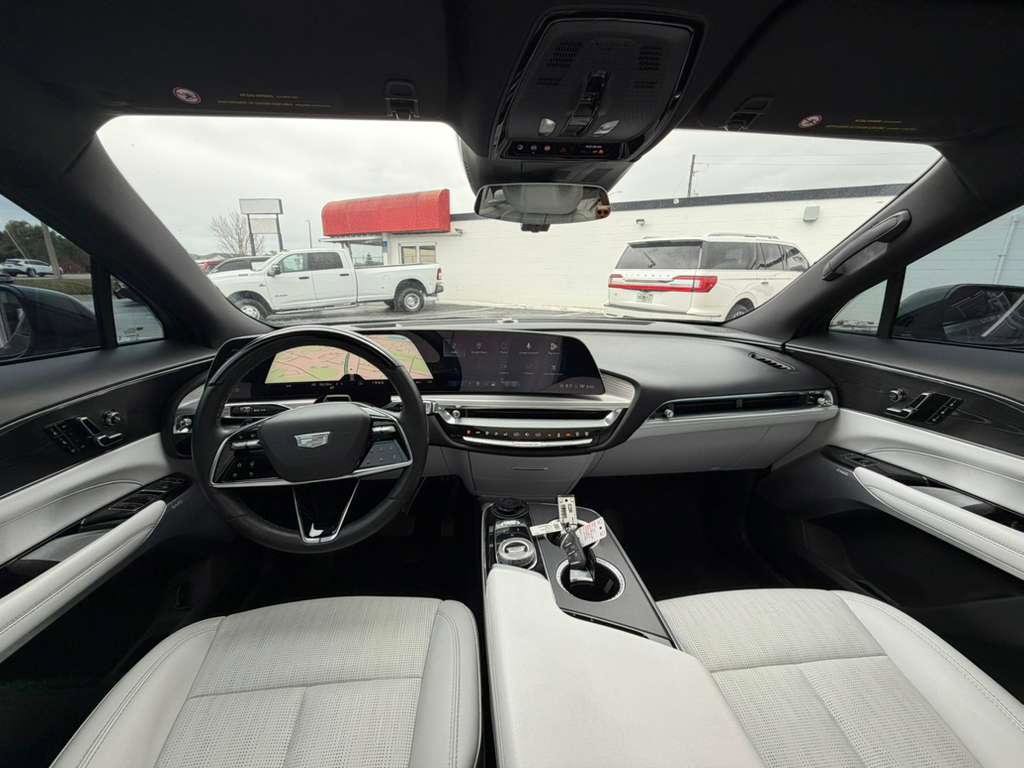 Used 2024 Cadillac Lyriq Sport image 12