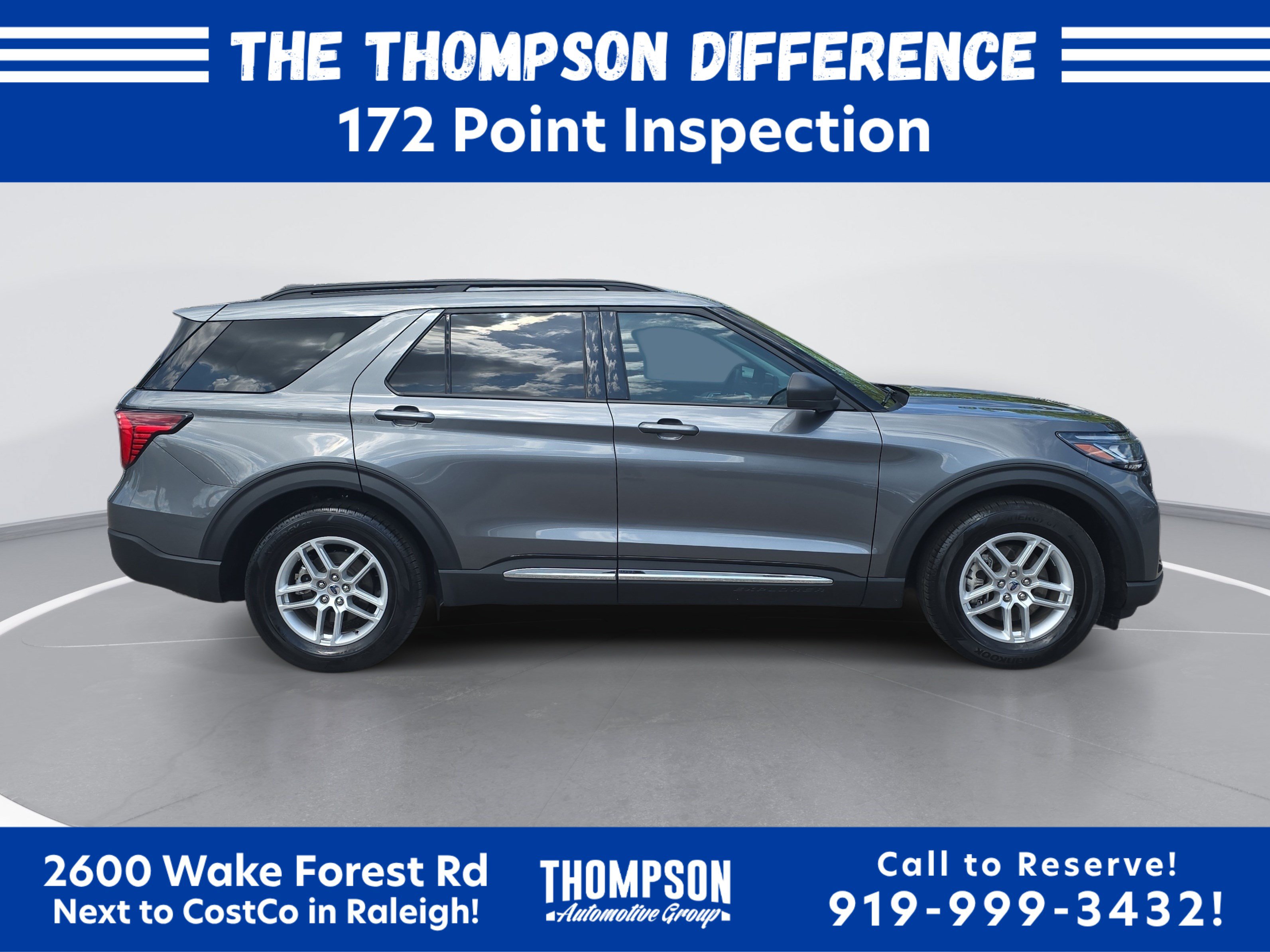 Used 2025 Ford Explorer Active RWD image 2