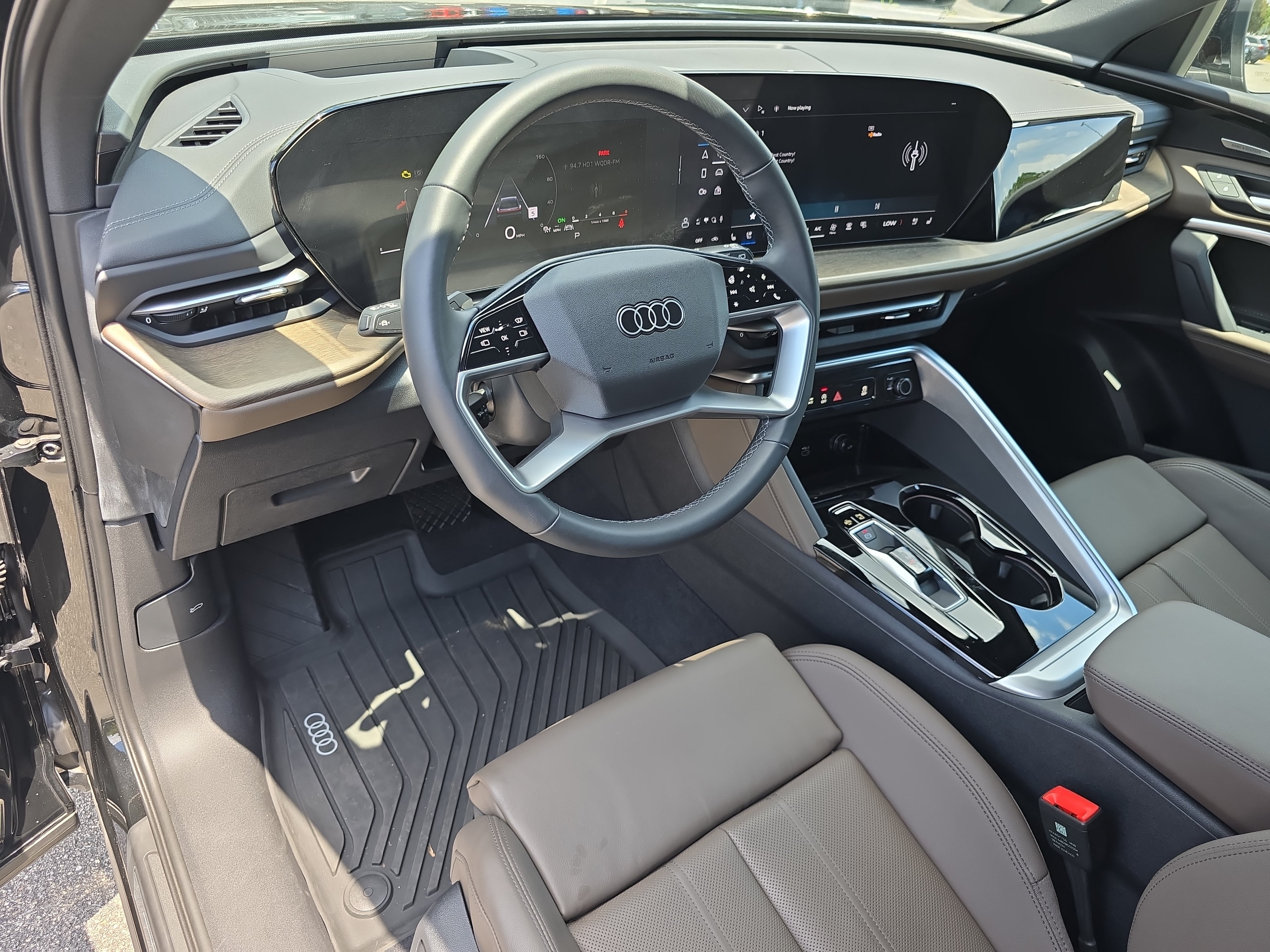 Used 2025 Audi Q5 Premium w/ Premium Plus AWD/4WD image 16