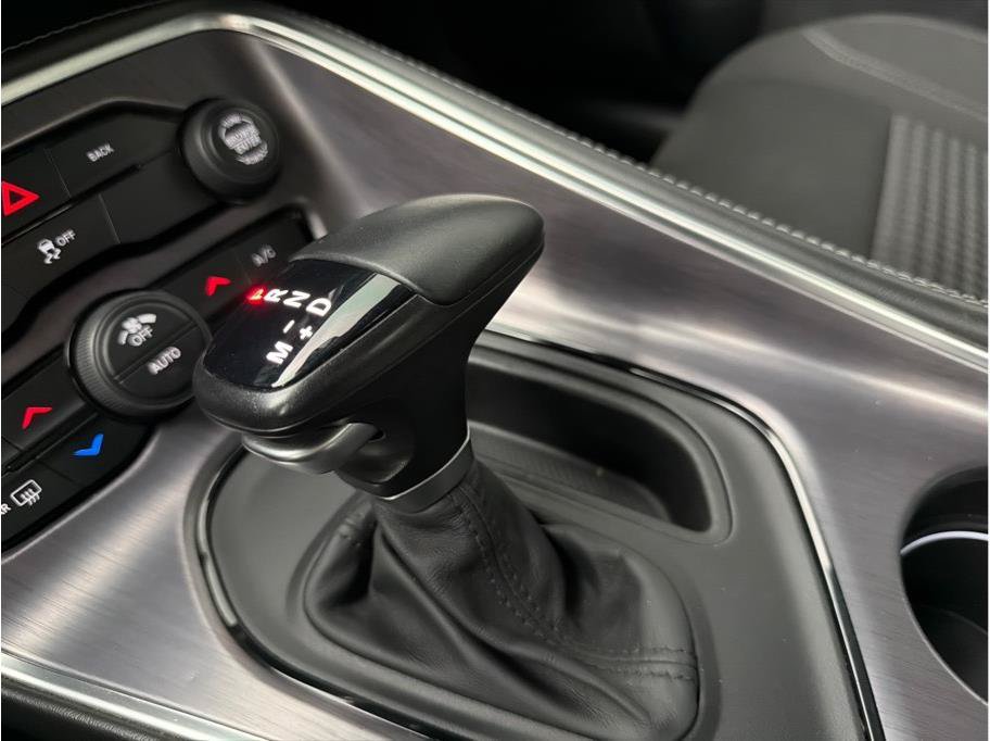 Used 2016 Dodge Challenger SXT RWD image 21