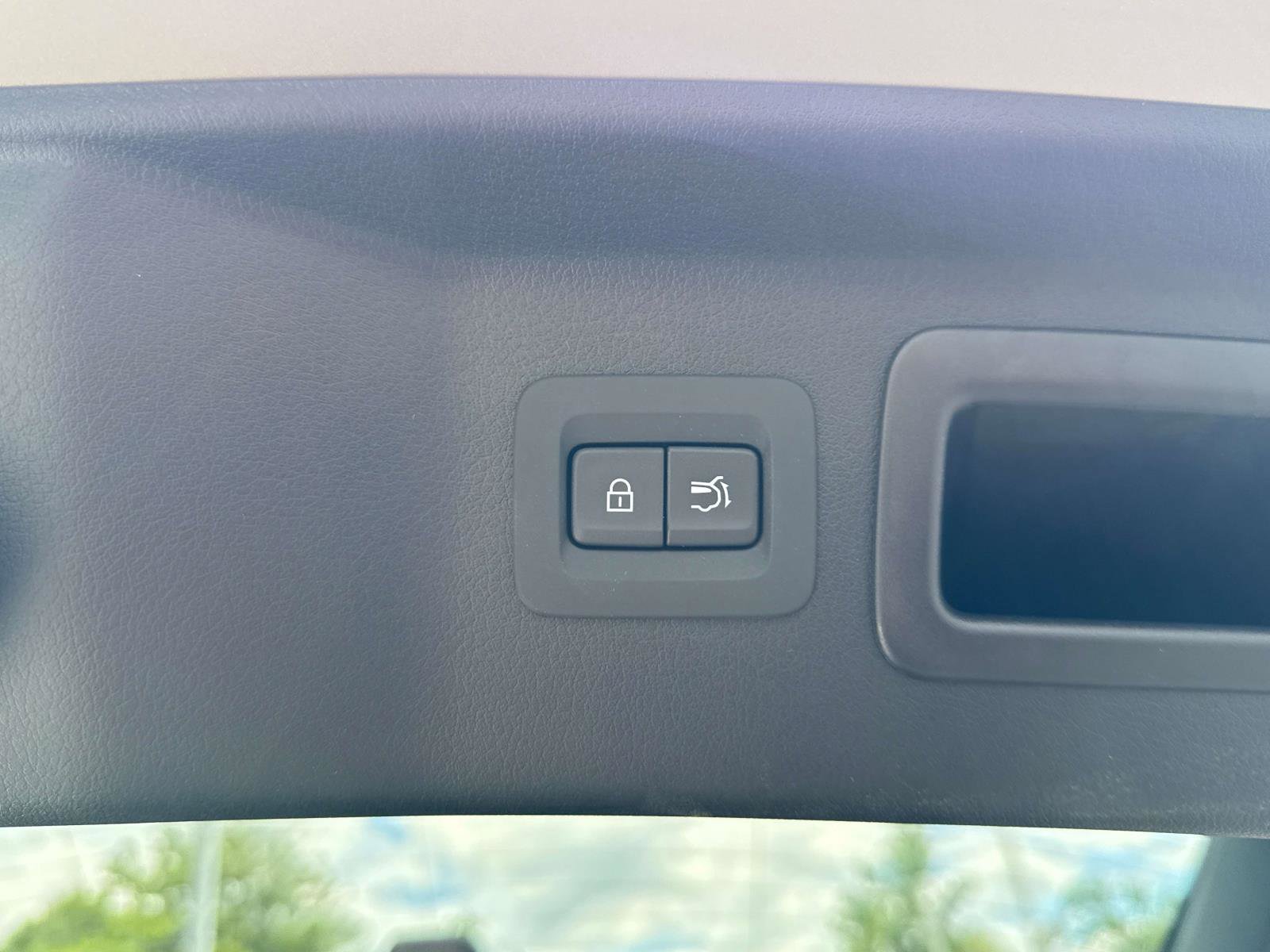 Certified 2025 MAZDA CX-70 3.3 Turbo S w/ Premium Package image 12