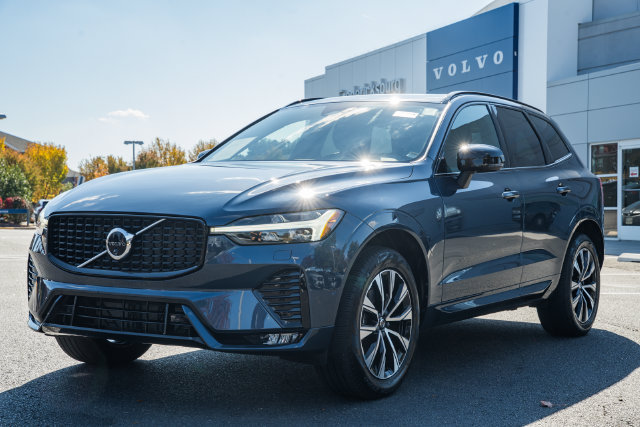 Used 2024 Volvo XC60 B5 Plus w/ Protection Package Premier AWD/4WD image 3