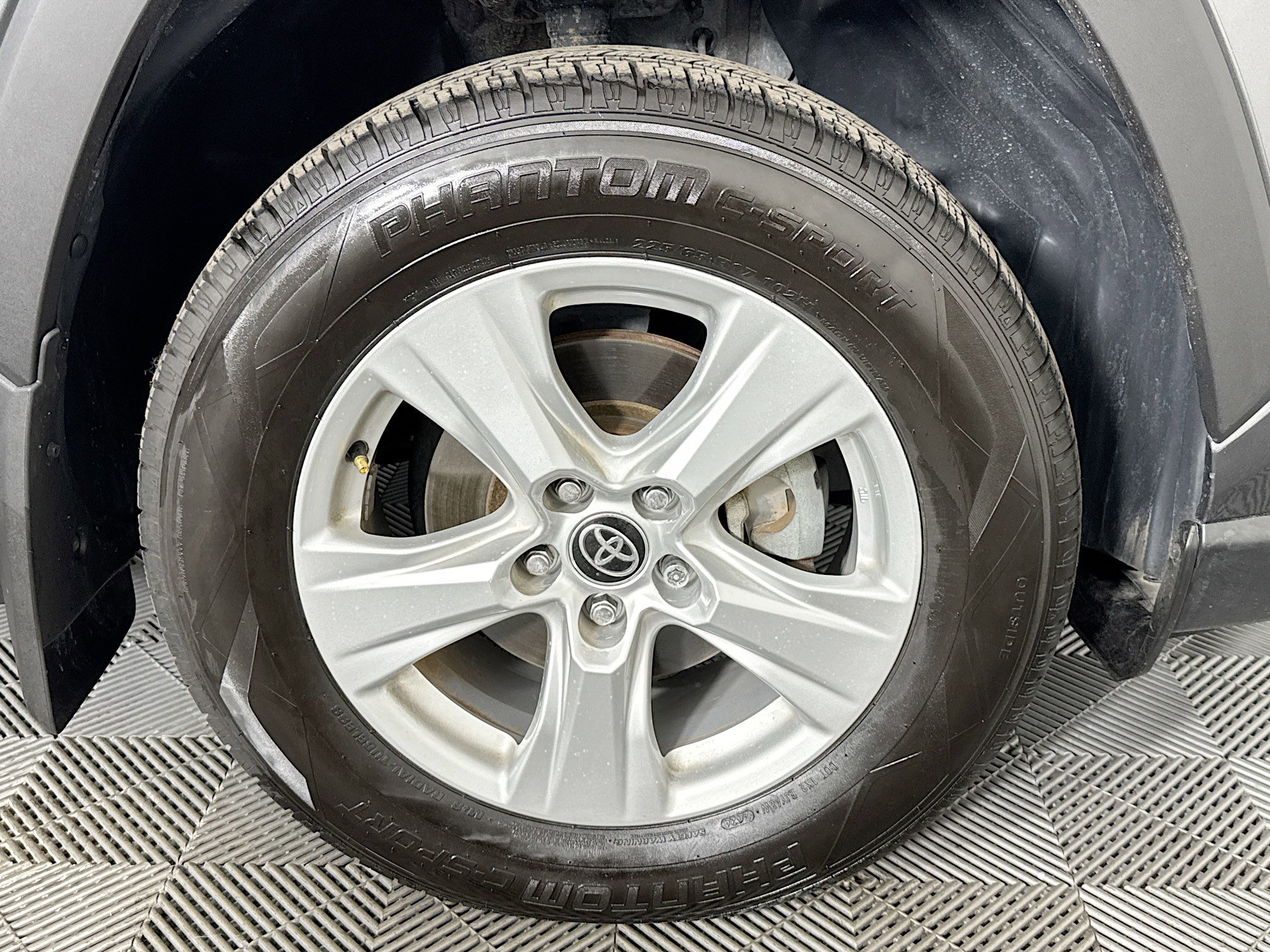 Used 2021 Toyota RAV4 XLE image 31