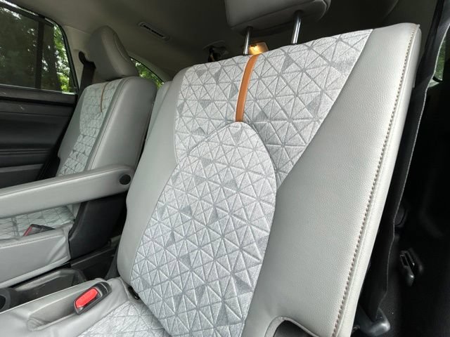 Used 2022 Toyota Highlander Bronze Edition AWD/4WD image 42