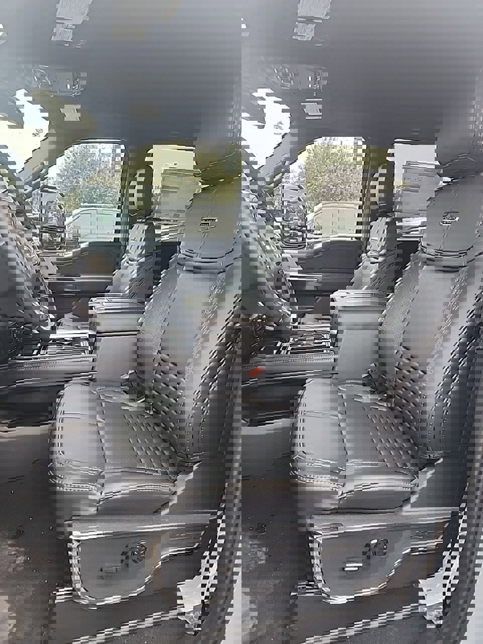 Used 2026 Ford F450 Platinum w/ FX4 Off-Road Package image 5