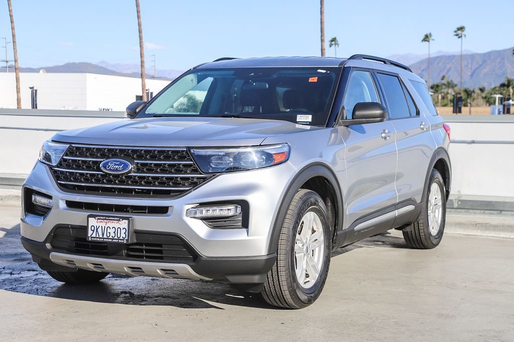 Used 2024 Ford Explorer XLT w/ Equipment Group 202A AWD/4WD image 4