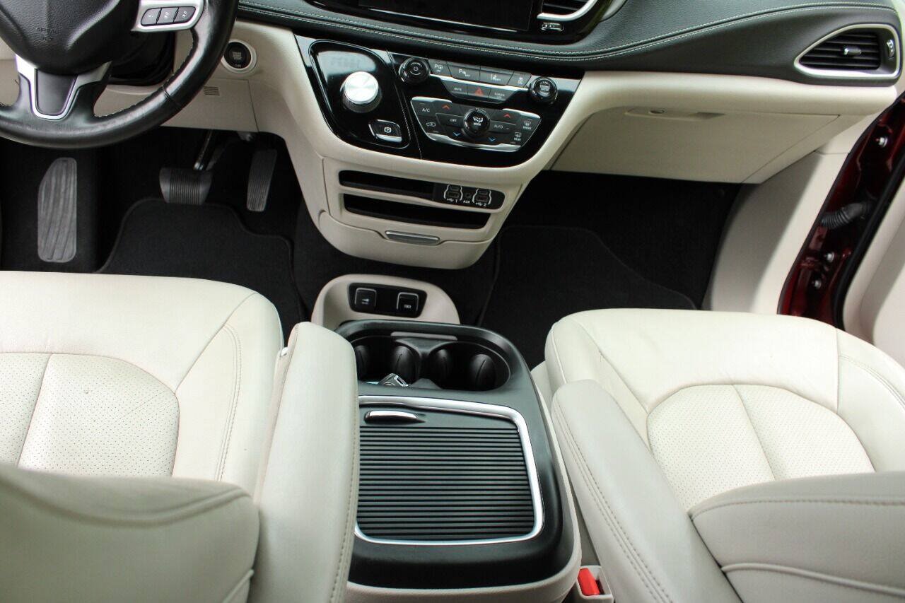Used 2021 Chrysler Pacifica Touring-L FWD image 40