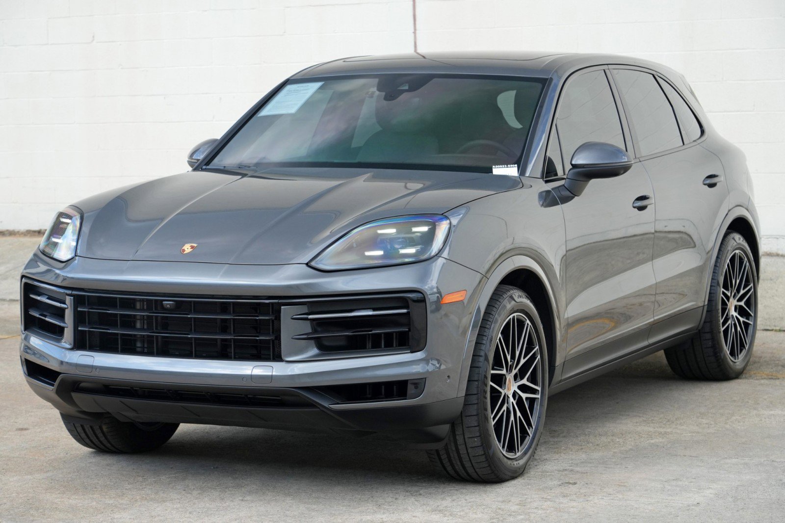 Used 2025 Porsche Cayenne AWD/4WD image 49