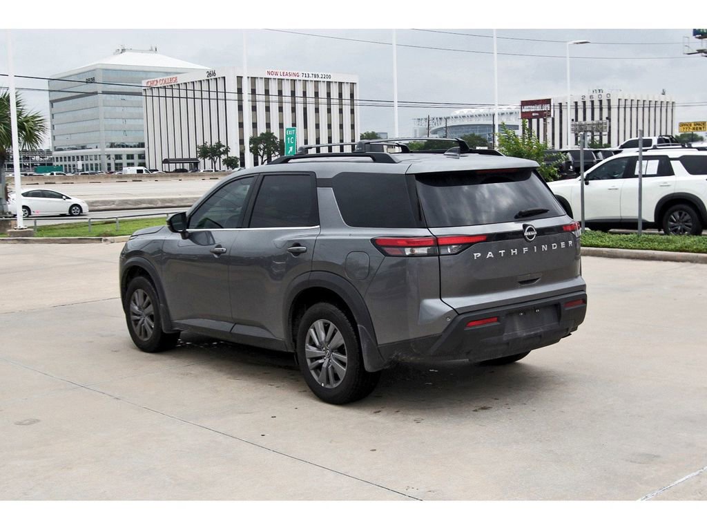 Used 2025 Nissan Pathfinder SV FWD image 4