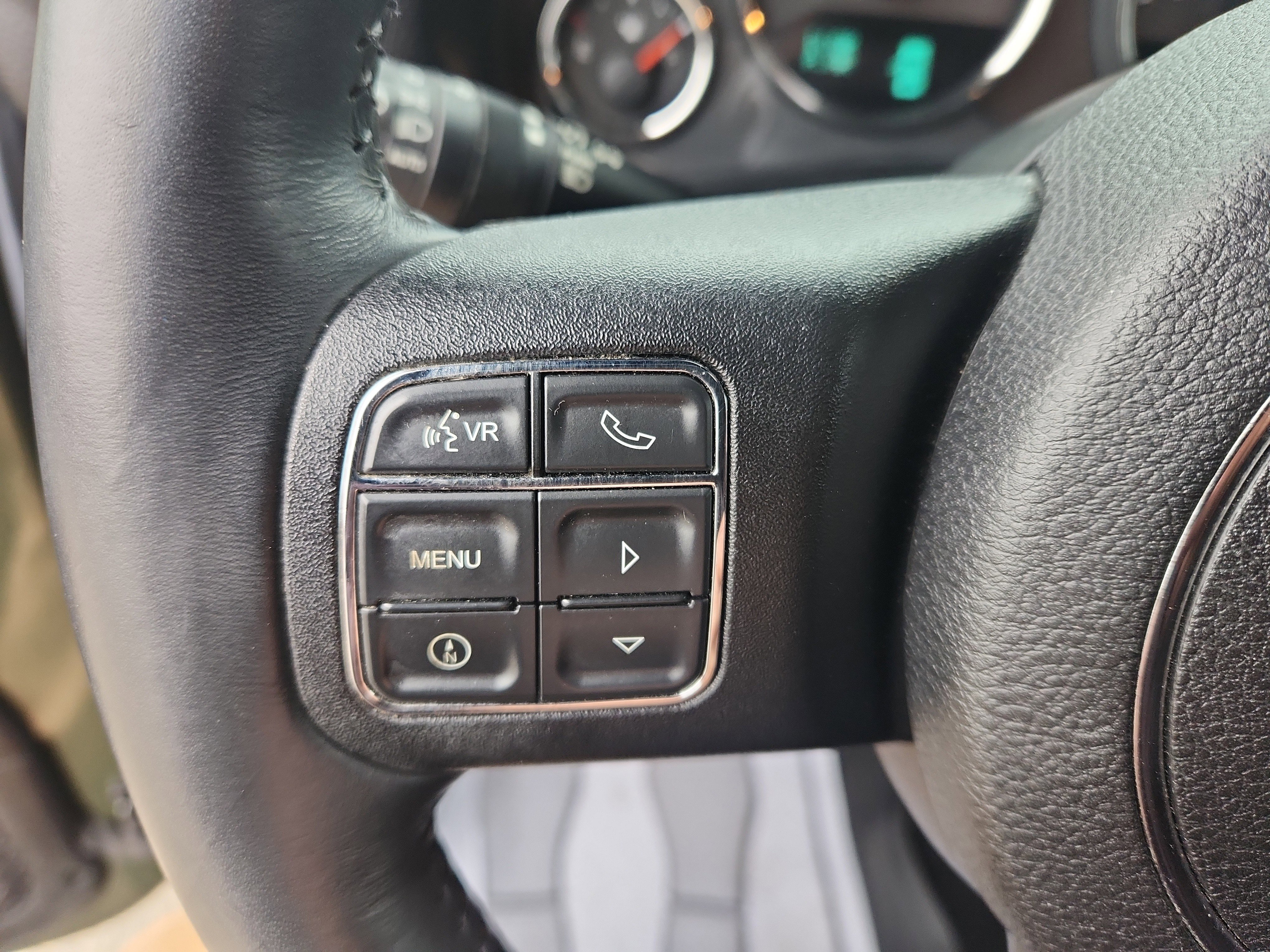 Used 2015 Jeep Wrangler Unlimited Rubicon w/ Connectivity Group image 25