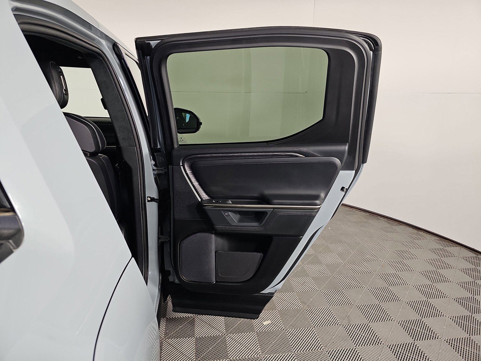 Used 2025 Rivian R1T Adventure image 19