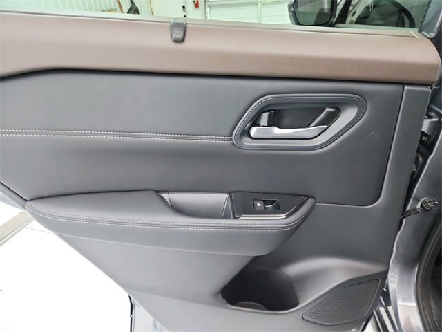 Used 2023 Nissan Rogue SV w/ SV Premium B Package image 33