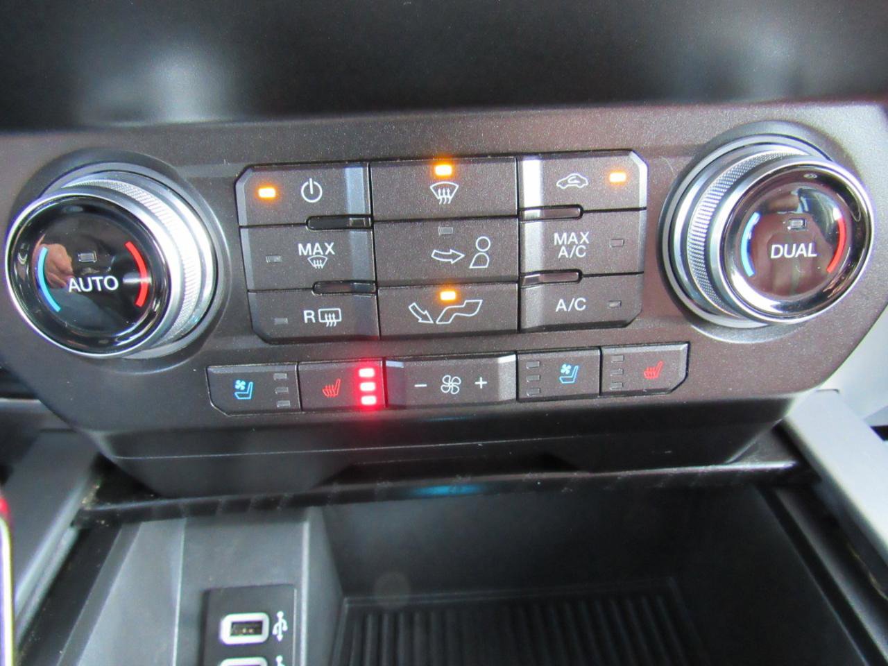 Used 2019 Ford F150 Platinum w/ Equipment Group 701A Luxury image 20