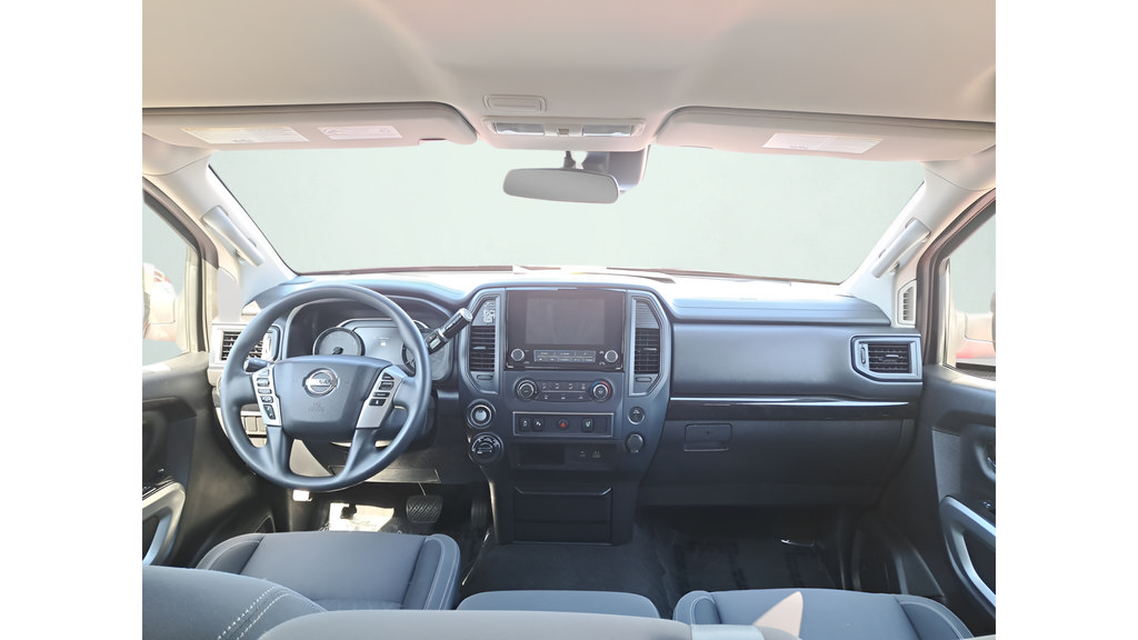 Used 2022 Nissan Titan SV AWD/4WD image 16
