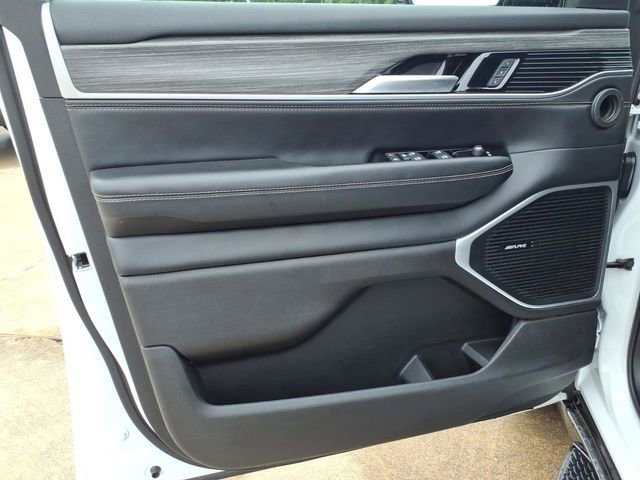 Used 2024 Jeep Wagoneer Series III AWD/4WD image 23