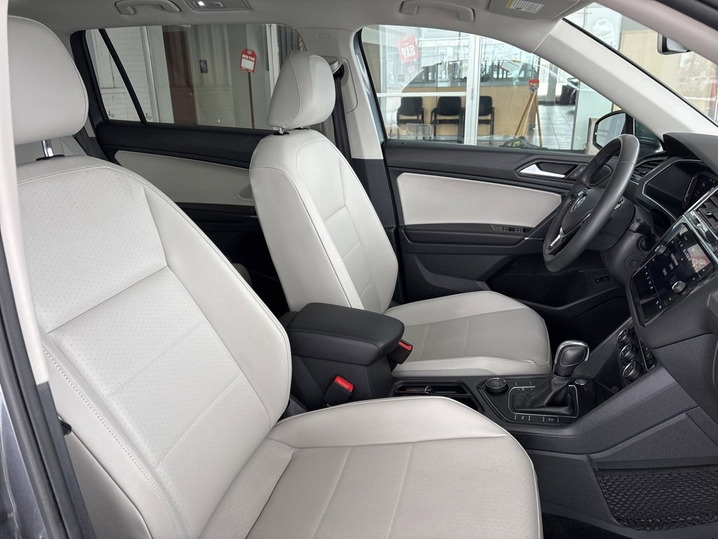 Used 2020 Volkswagen Tiguan SEL image 33