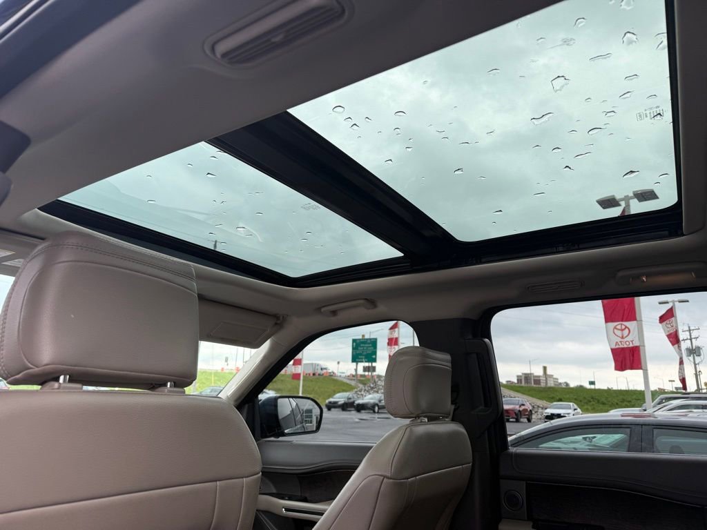 Used 2018 Ford Expedition Limited w/ Equipment Group 302A AWD/4WD image 14