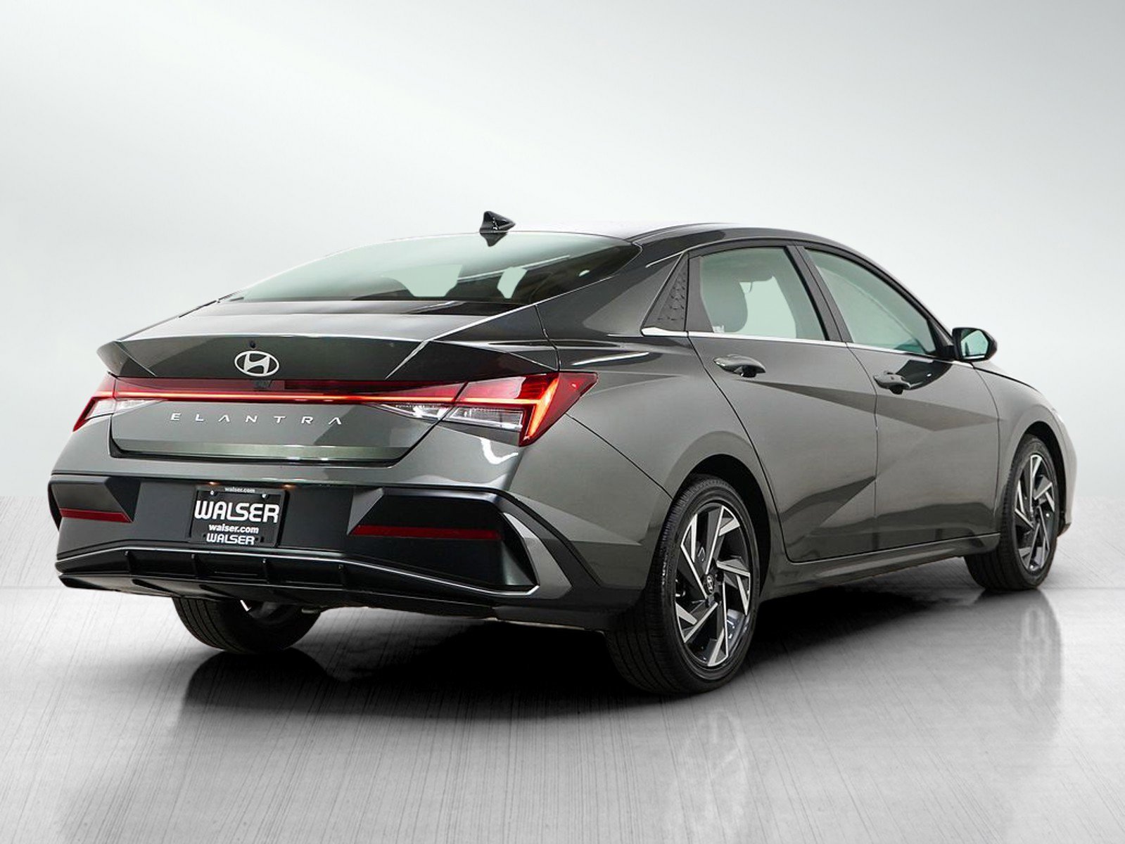 Used 2025 Hyundai Elantra SEL FWD image 5