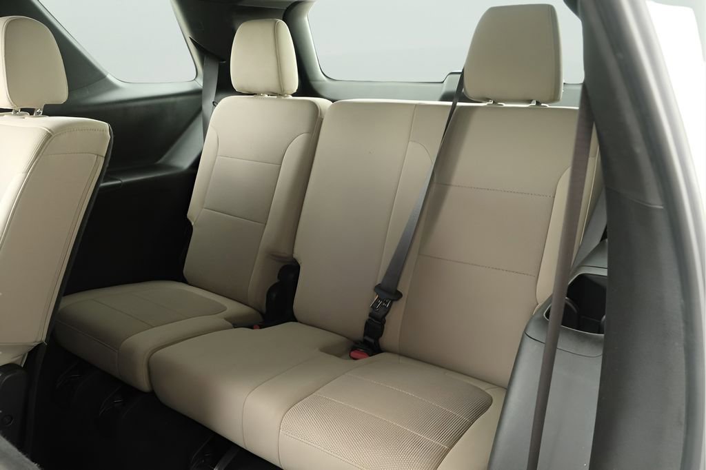 Used 2023 Chevrolet Traverse LS FWD image 26