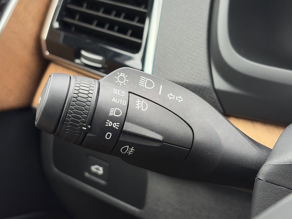 Used 2024 Volvo XC90 B5 Plus image 10