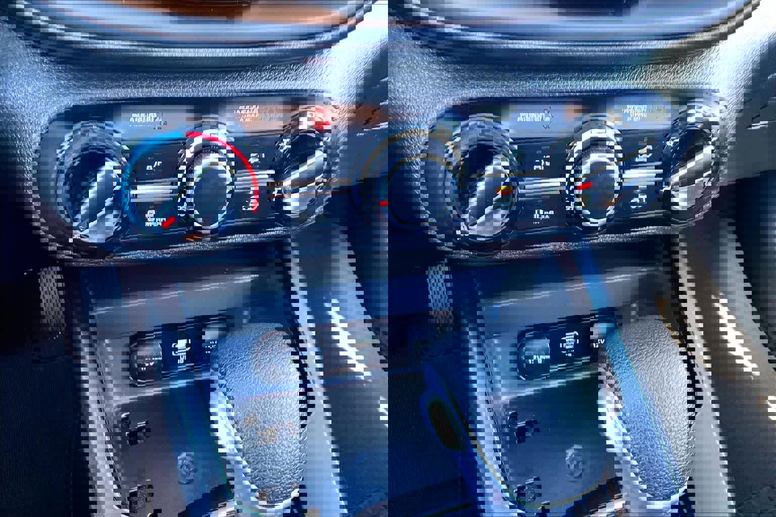 Used 2024 Kia Soul LX w/ Option Group 015 FWD image 32