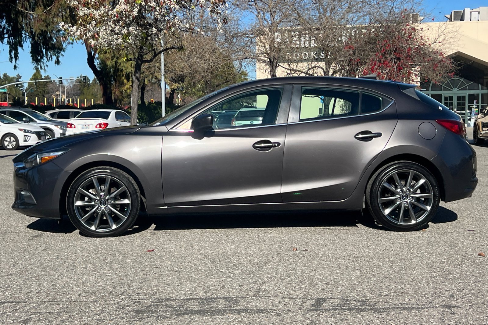 Used 2018 MAZDA MAZDA3 Touring image 7