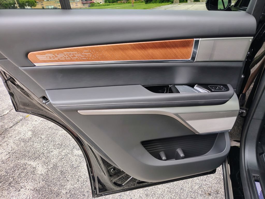New 2027 Cadillac Vistiq Premium Luxury AWD/4WD image 31