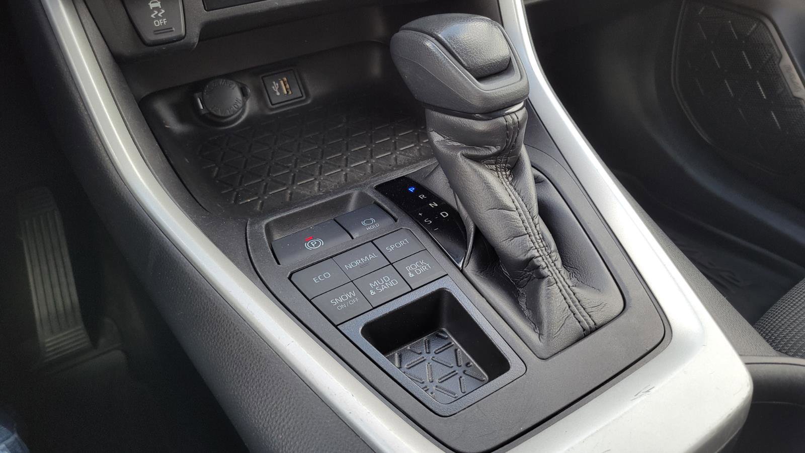 Used 2023 Toyota RAV4 LE image 25