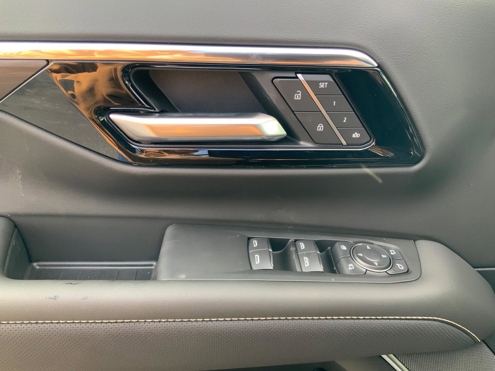 New 2026 Chevrolet Tahoe Premier w/ Sun And Tow Package AWD/4WD image 29