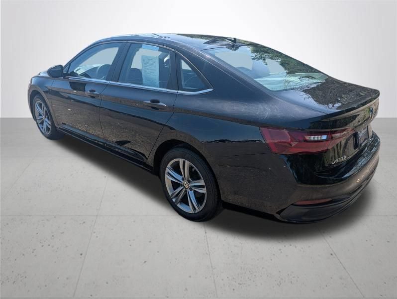 Used 2024 Volkswagen Jetta SE FWD image 4