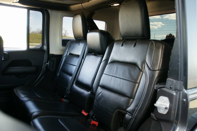 Used 2018 Jeep Wrangler Unlimited Sahara image 25