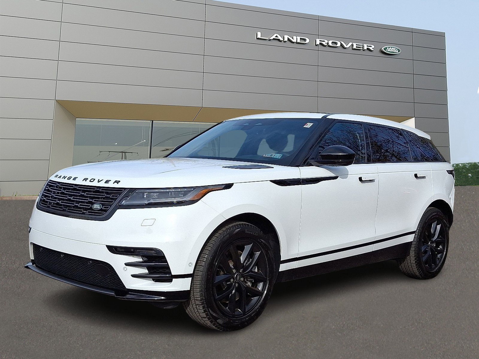 Used 2026 Land Rover Range Rover Velar Dynamic SE image 1