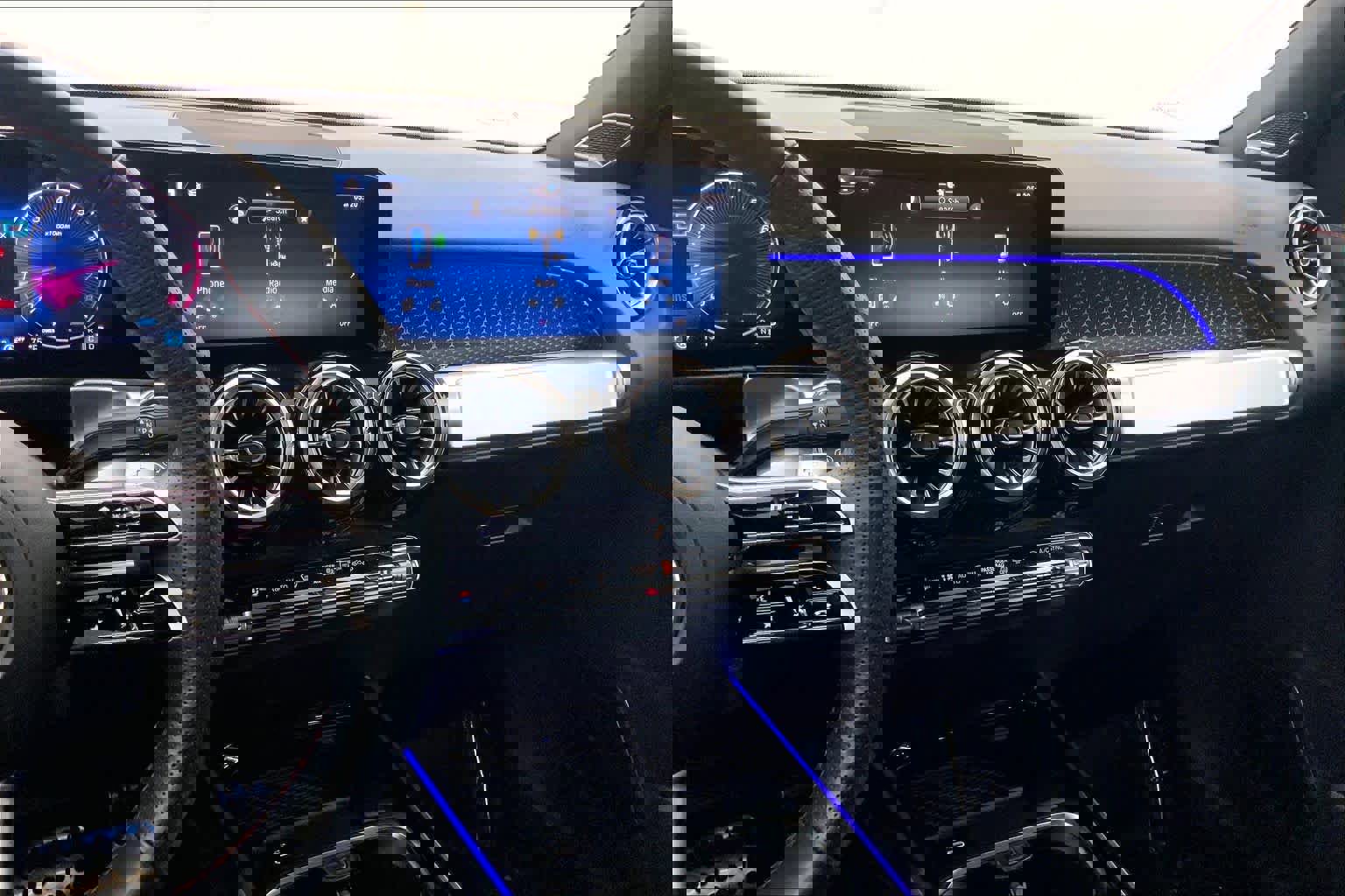 Used 2025 Mercedes-Benz GLB 250 image 25