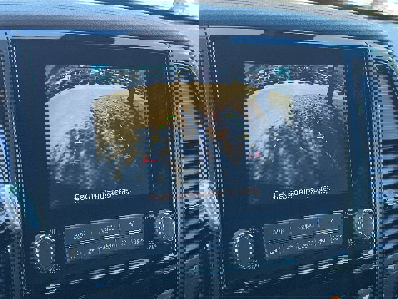 Used 2024 Nissan Titan SV w/ SV Convenience Package image 18