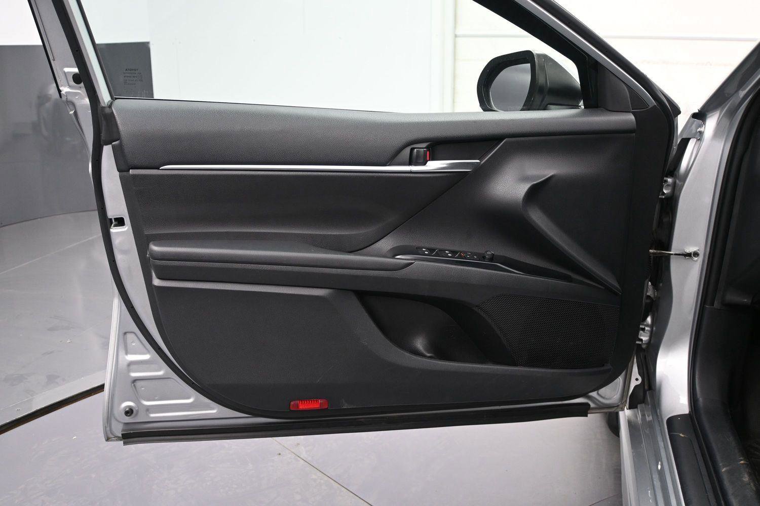 Used 2020 Toyota Camry SE FWD image 7