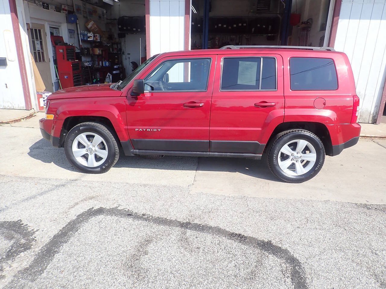 Used 2016 Jeep Patriot Sport w/ Power Value Group AWD/4WD image 13