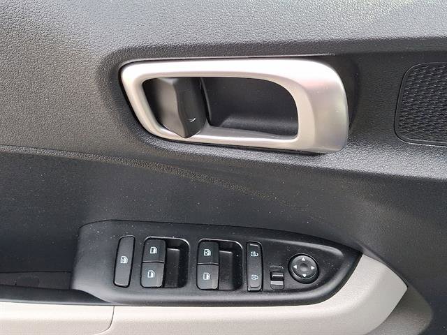 Certified 2024 Hyundai Venue SEL FWD image 30