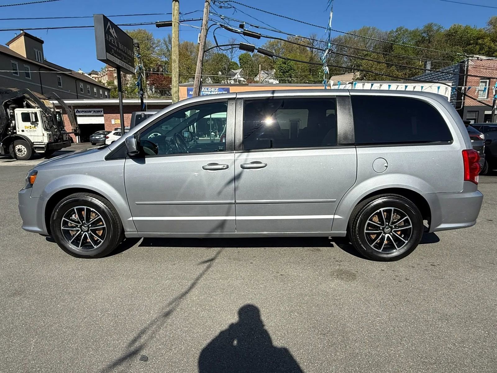 Used 2015 Dodge Grand Caravan SXT FWD image 4