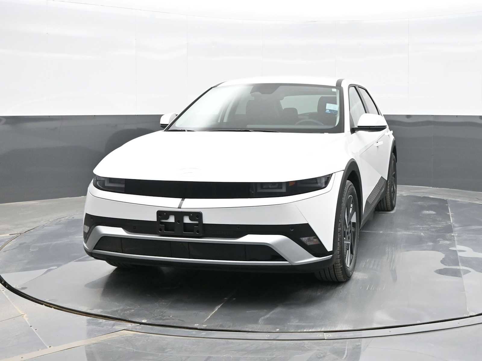 New 2025 Hyundai Ioniq 5 SE image 3