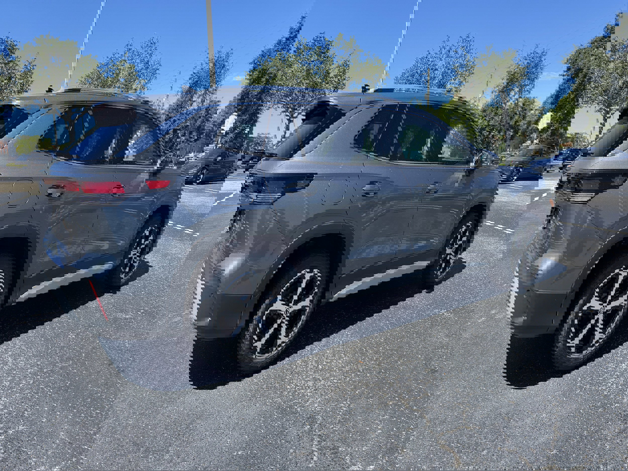 New 2025 Volkswagen Tiguan SE image 3