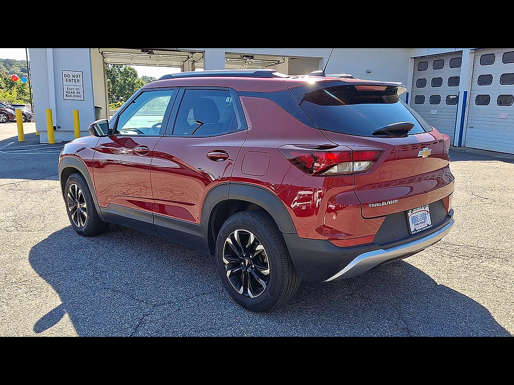 Certified 2021 Chevrolet TrailBlazer LT w/ Convenience Package FWD image 6