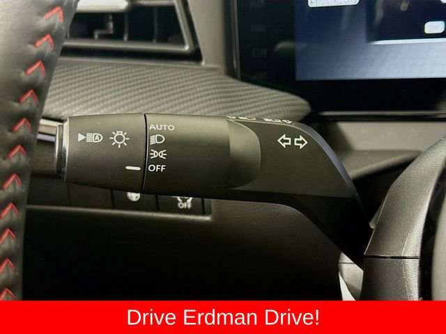 Used 2025 Nissan Kicks SR FWD image 14