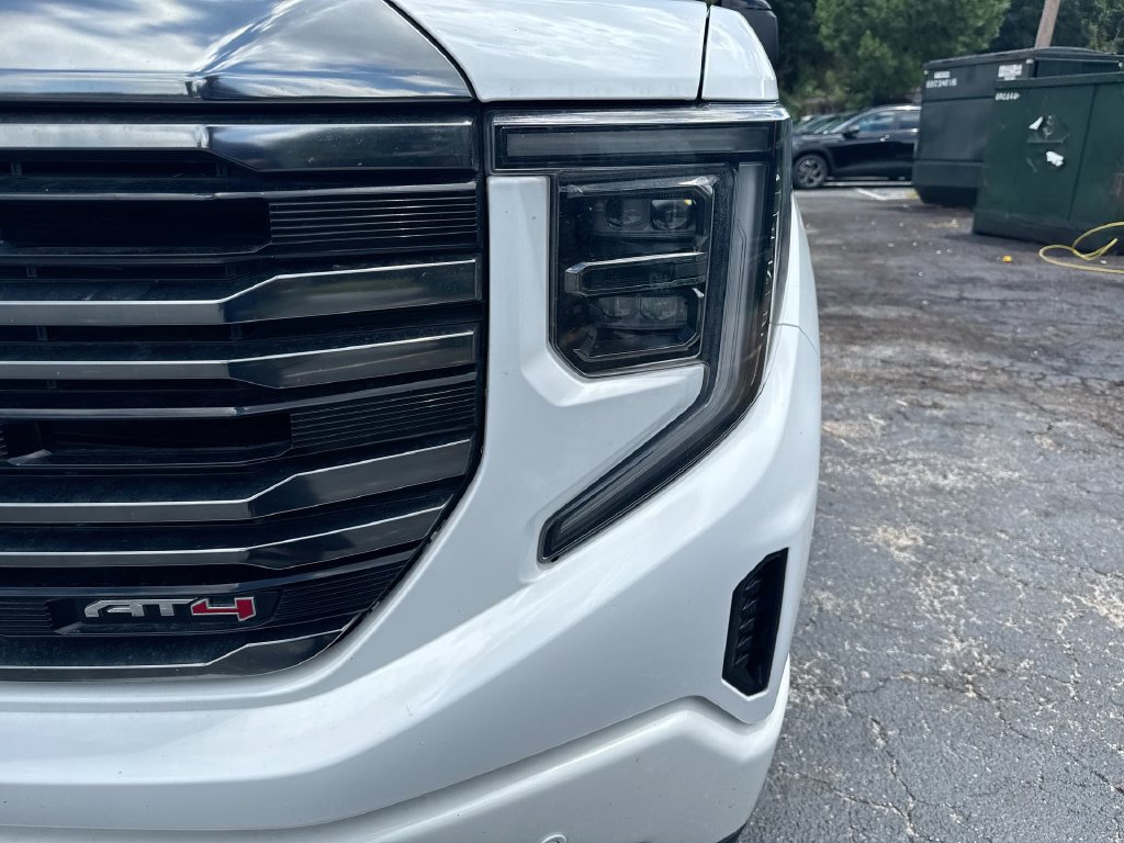 Used 2022 GMC Sierra 1500 AT4 w/ Technology Package AWD/4WD image 10