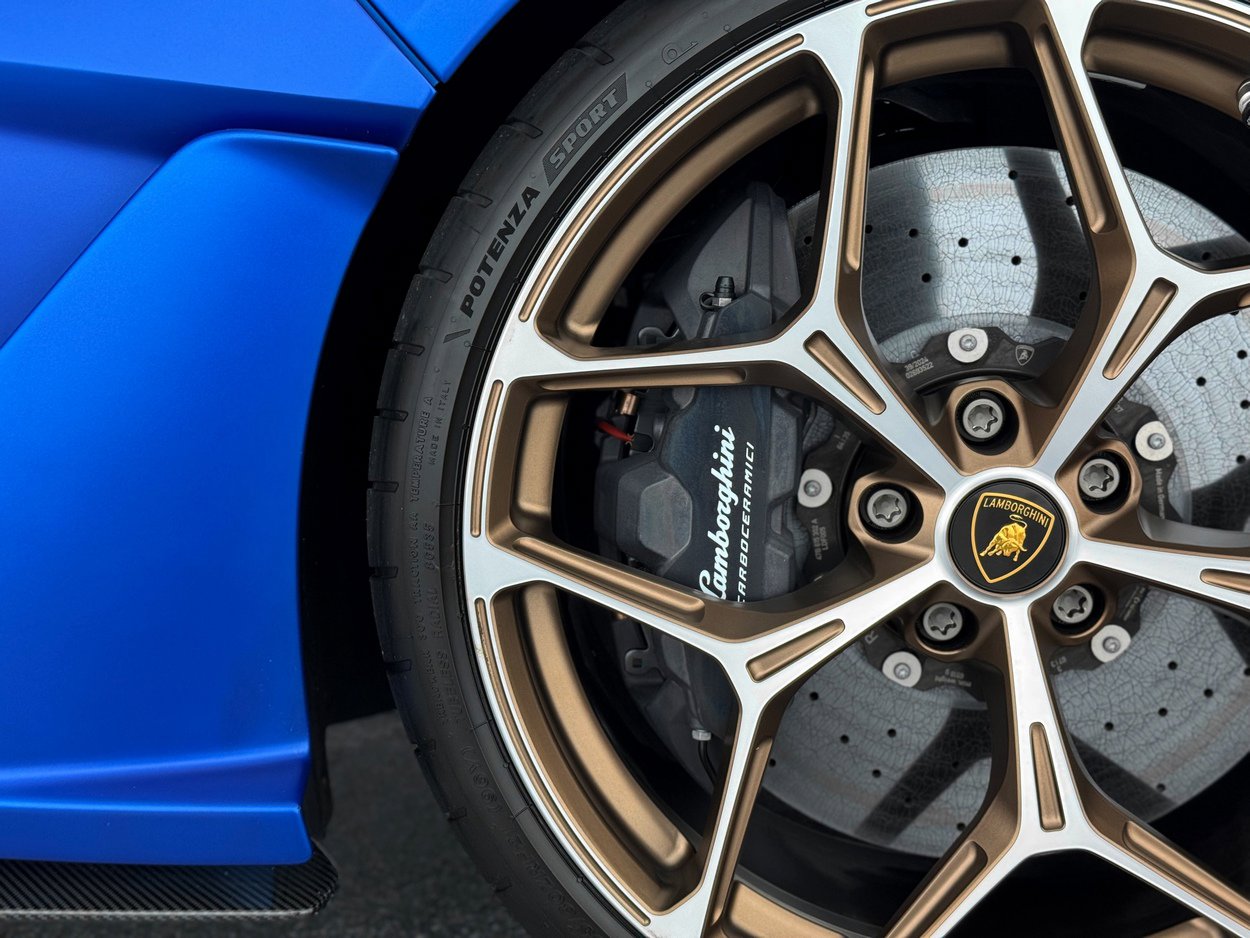 Used 2025 Lamborghini Revuelto image 42