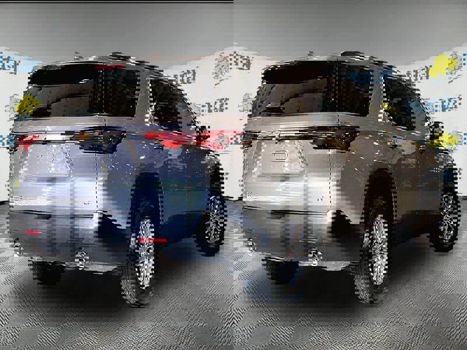 Used 2023 Chevrolet Traverse LT image 6