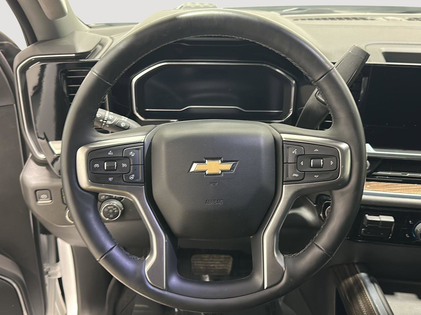 Used 2024 Chevrolet Silverado 3500 LT w/ Convenience Package image 9