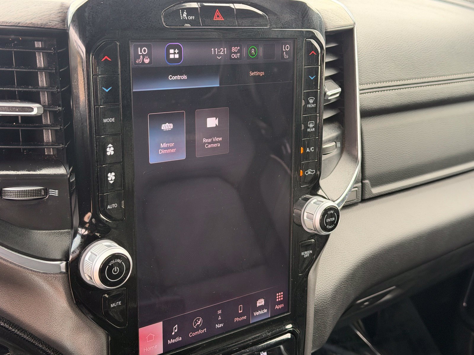 Used 2026 RAM 1500 Laramie AWD/4WD image 32
