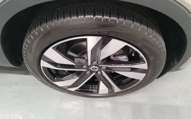 Used 2024 Volvo XC40 B5 Plus w/ Protection Package Premier AWD/4WD image 37