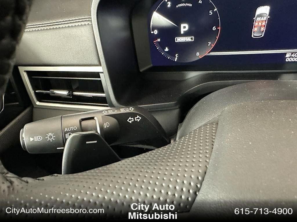 New 2025 Mitsubishi Outlander SE image 23